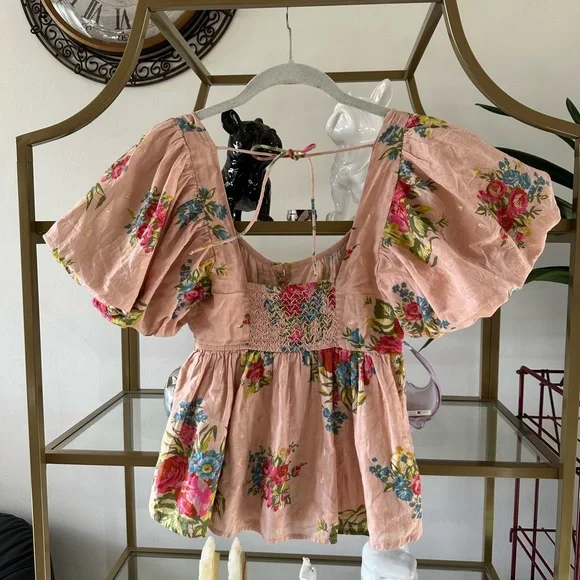 Love the label floral top